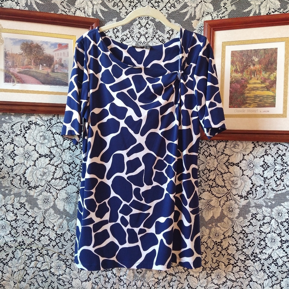 Citiknits blue white tunic blouse abstract print short sleeve asymmetric collar